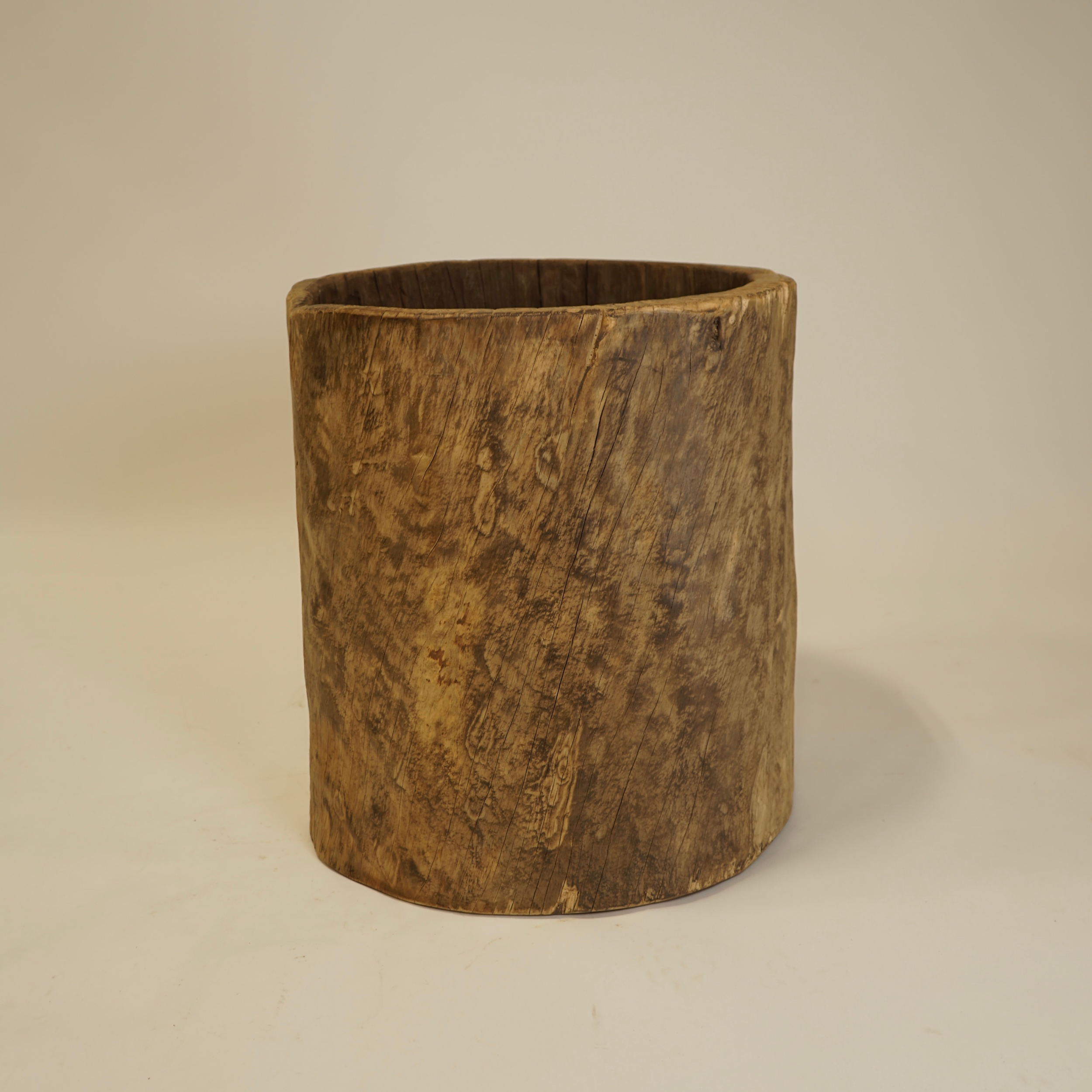 Beau Wooden pot- Vintage
